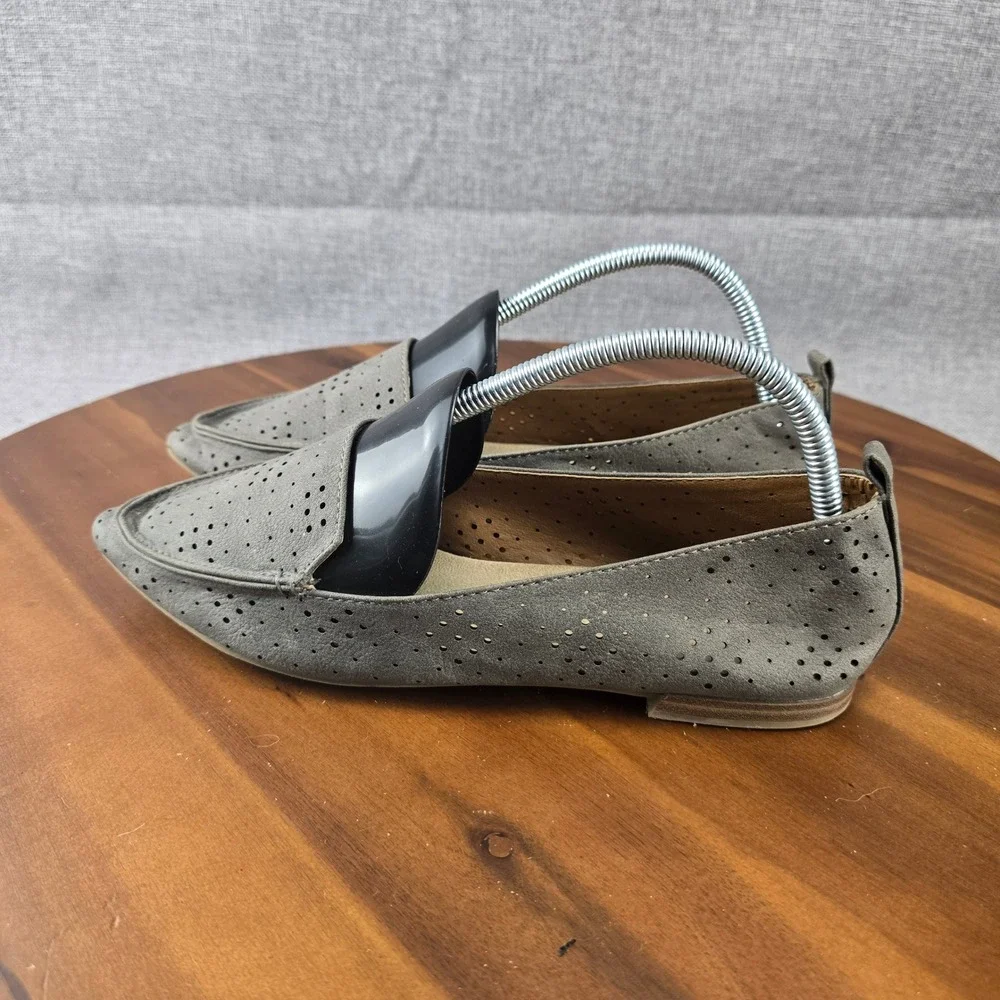 Maurices Gray Pointed Toe Perforated Slip On Loafer Flats Shoes‎ Women's Size 9M